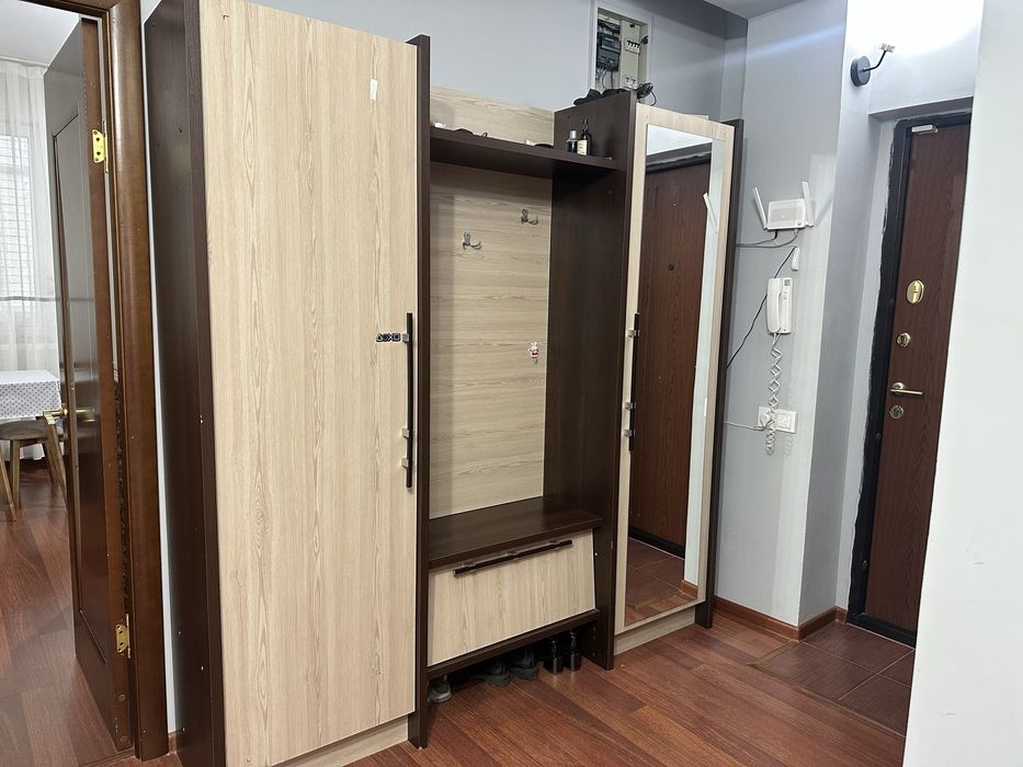 Продам прихожий шкаф