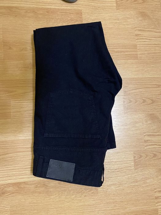 Vand pantaloni Boss marimea 42-44