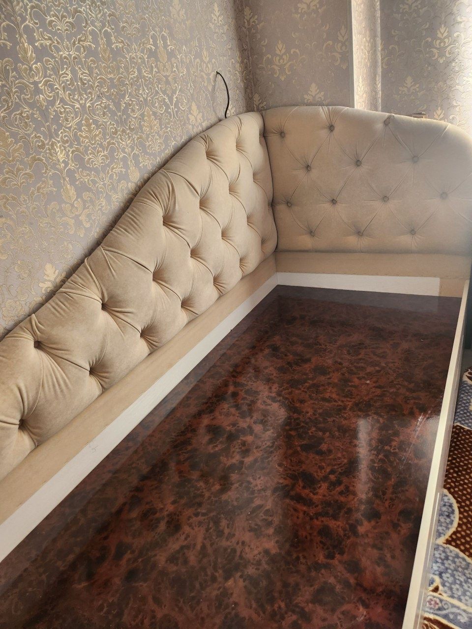 bir kishilik divan