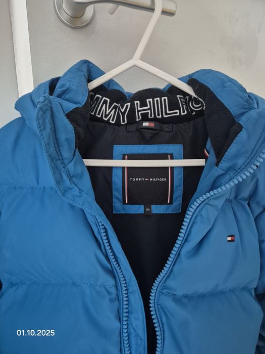 Vând geaca de puf Tommy Hilfiger mărimea 116 in stare foarte buna