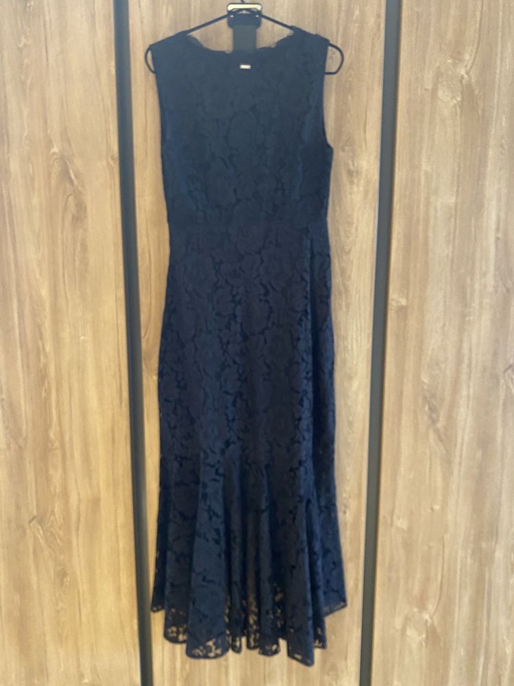 Дантелена рокля черна и бяла Guess