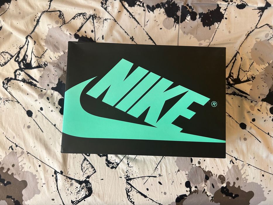 Jordan 1 High Green Glow