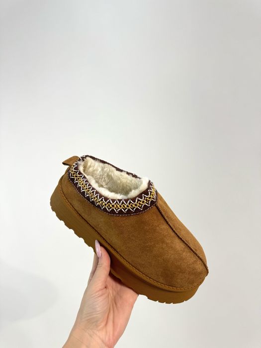 Олекотени чехли с пух по модел Ugg
