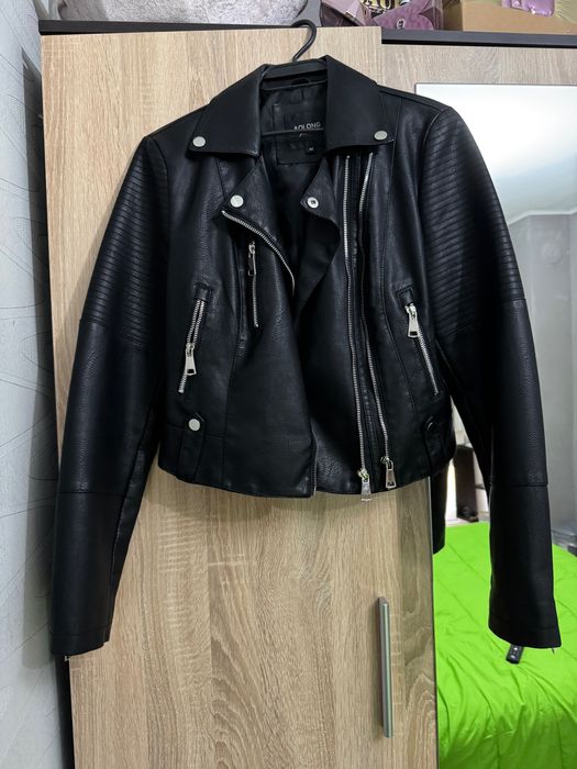 Дамско късо кожено яке