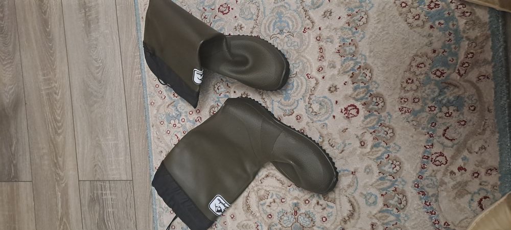 Продам хорошие резиновые сопоги