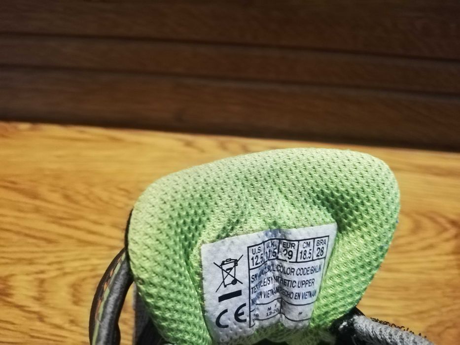 Adidasi Skechers, cu lumini, marimea29, au 18,5cm interior