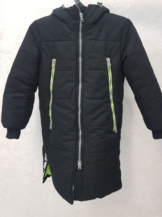 Продам зимнию очень теплу куртку ,на 10-11 лет