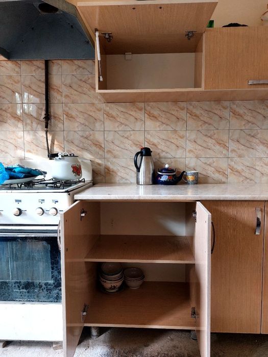 Продаётся кухонные мебель Oshxona mebeli sotiladi