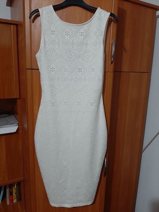 Fashion pe buget: Rochite XS/S - 50 lei bucata.