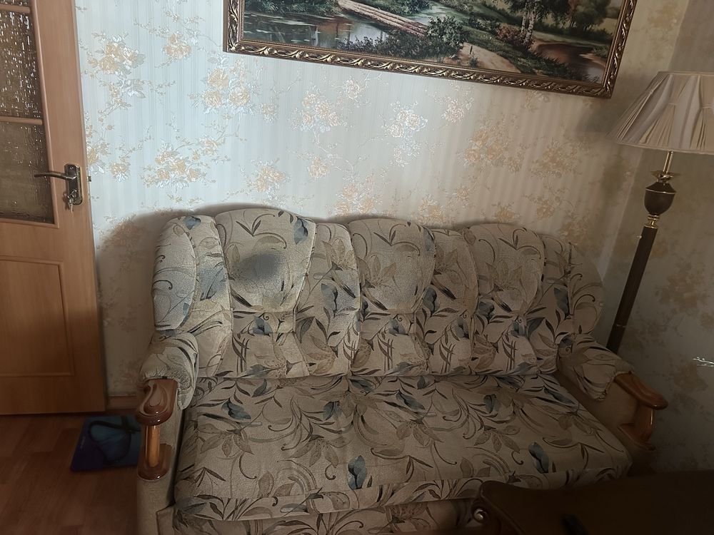 Диван с двумя креслами