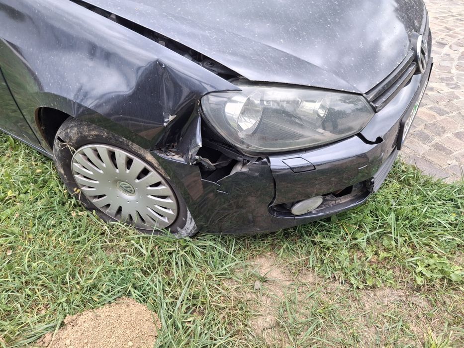 Vând Golf 6 avariat