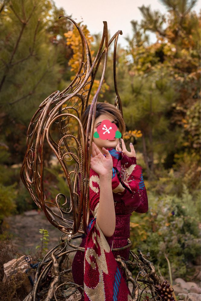 Шикарный Арт-костюм выполненный из дерева и металла