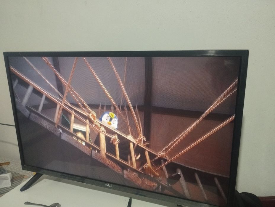 Televizor satiladi 32 lik Smart emes Artel. 550 miñ kelisemiz