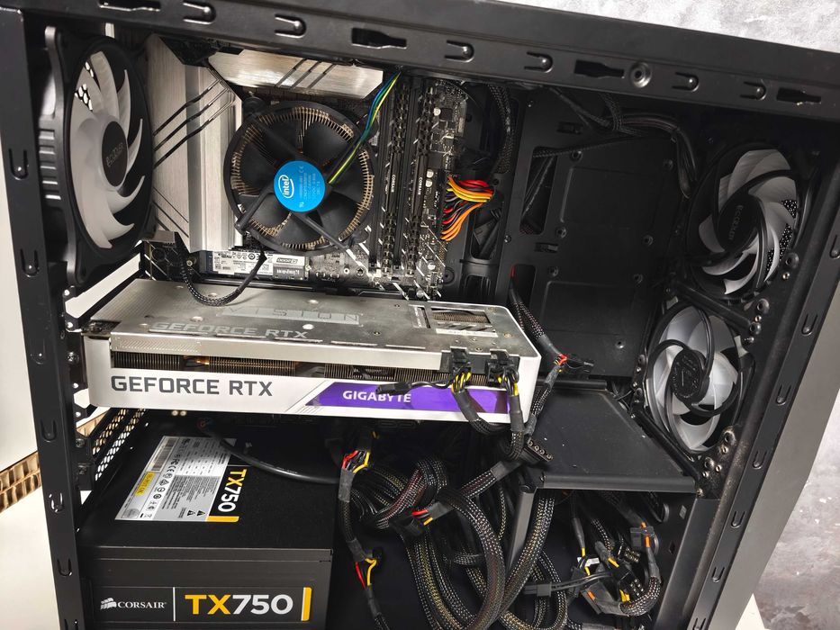 unitate sistem gaming i5 12600k rtx 3070 32gb ram ssd 512gb