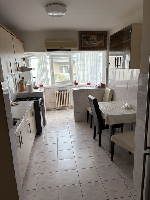 Vand sau schimb apartament micalaca zona 700 etaj 4 cu casa la tara