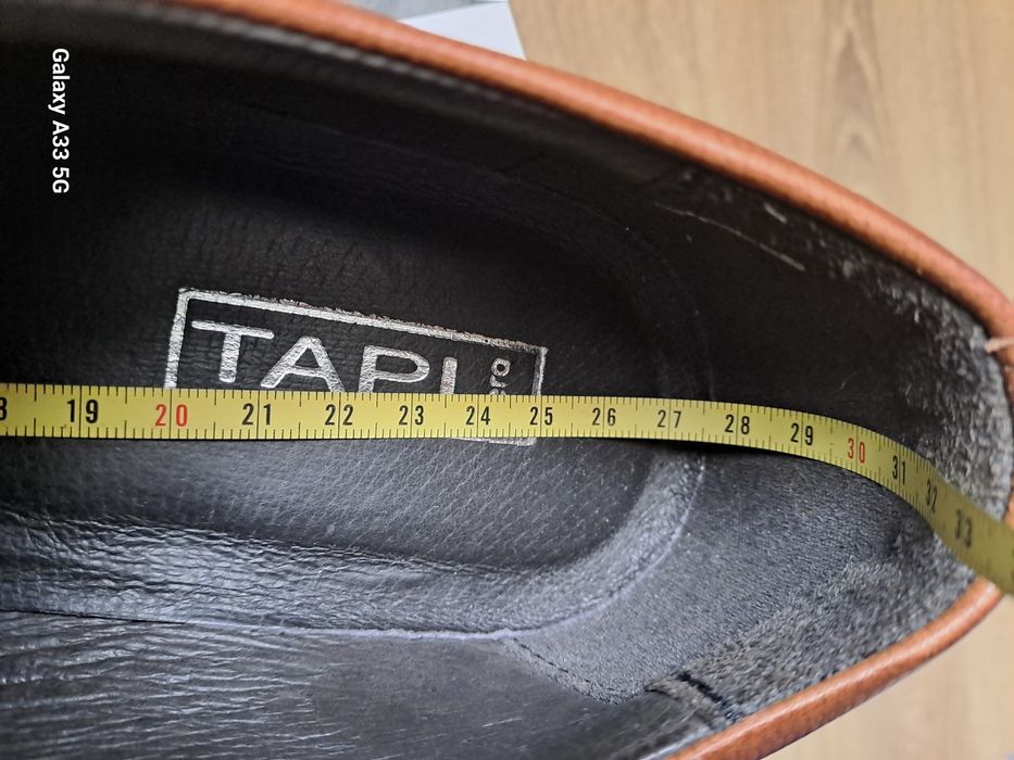 Vand pantofi noi din piele pentru bărbați brand TAPI.
Marimea: 39.
Lun