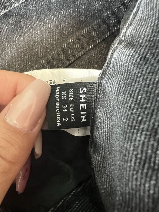 Неупотребявани черни дънки