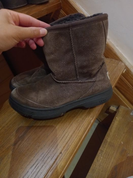 Ugg din piele originale mărimea 33
