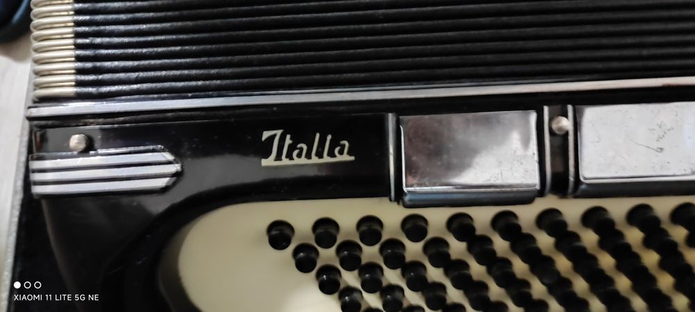 Vând acordeon Paolo Soprani cu Cassotto