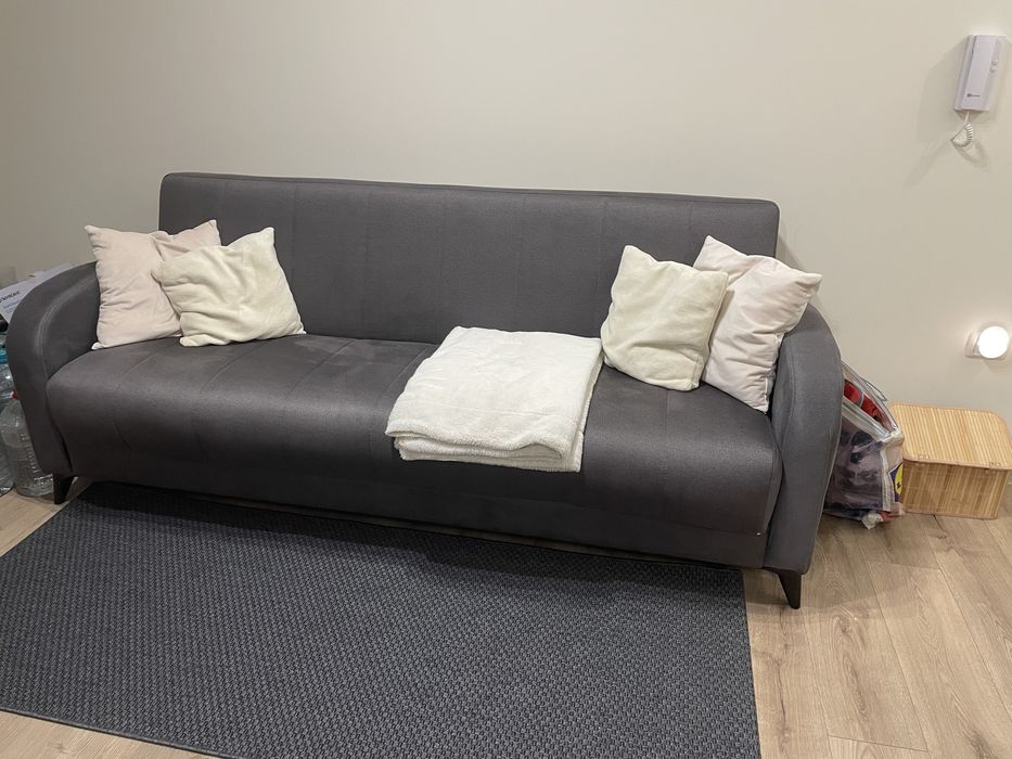 Vand mobilier complet cu masina de spalat.