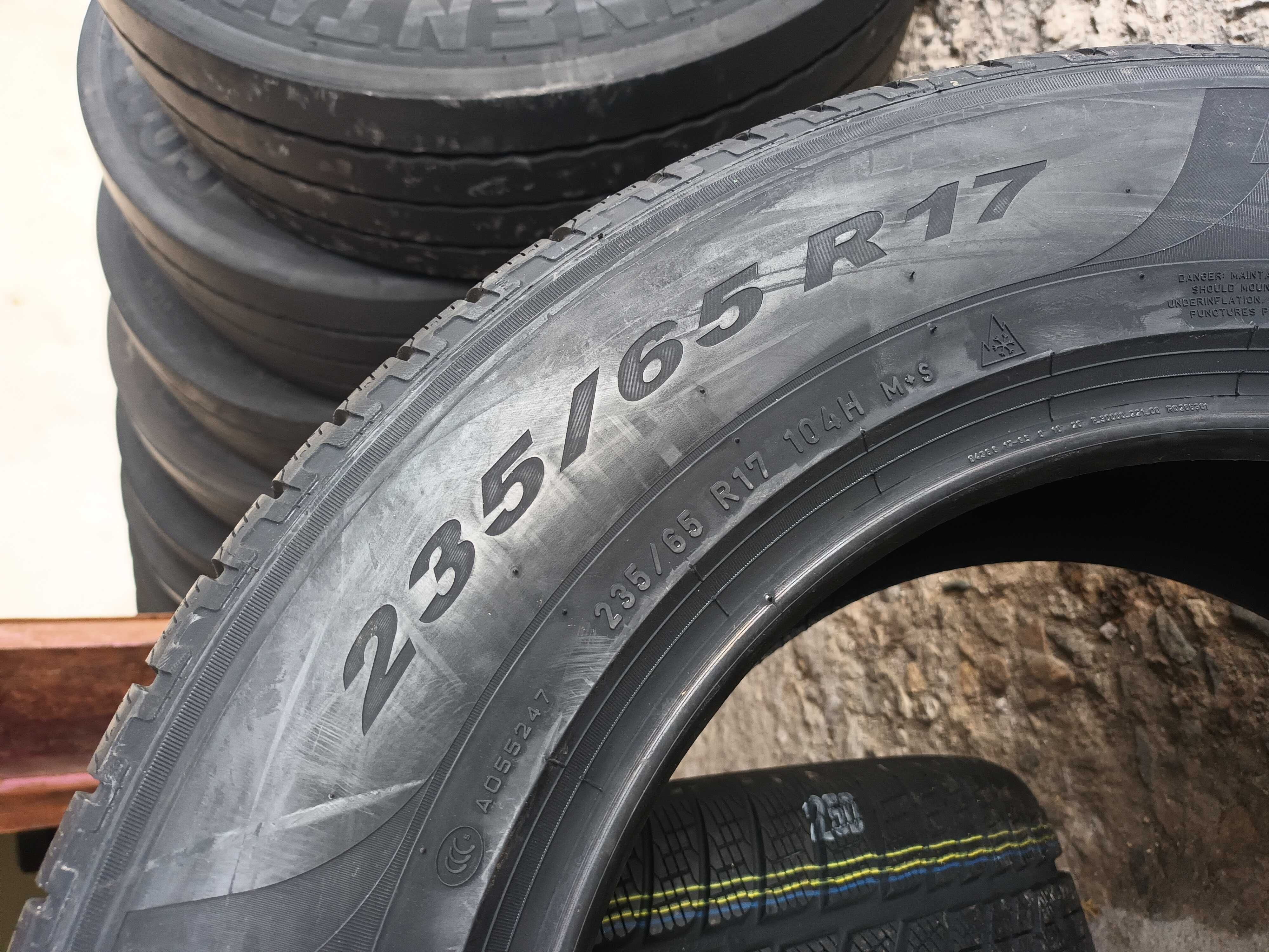 2 Нови зимни гуми 235/65 R17 Pirelli Scorpion Winter 104H AO M+S борд