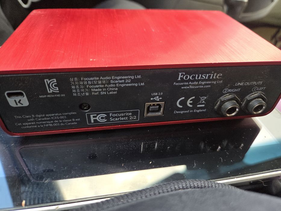 Външна звукова карта focusrite 2i2