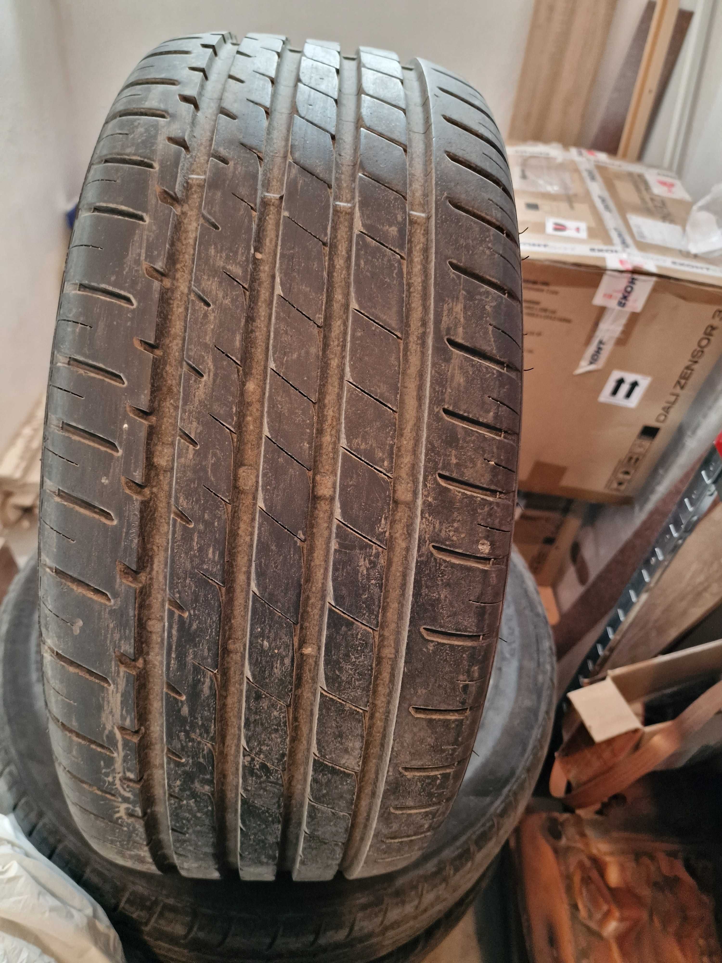 Продавам 4 броя летни гуми Lassa driveway 245/45R18