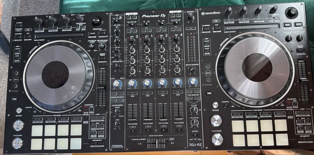 Продавам Pioneer DDJ RZ