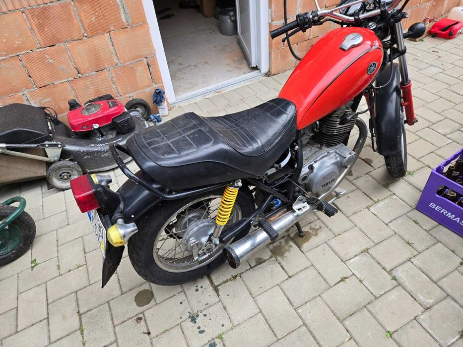 Motocicleta Yamaha SR250