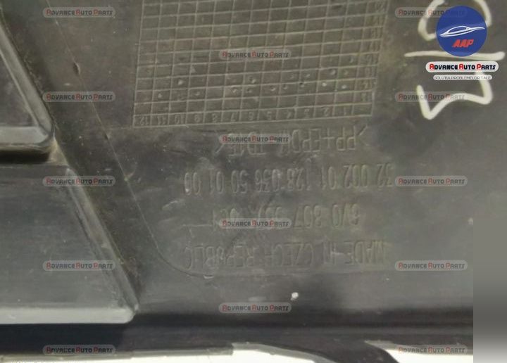 Шкода Фабия / Skoda Fabia NJ Ляв оригинален проекторенgrille в добро с