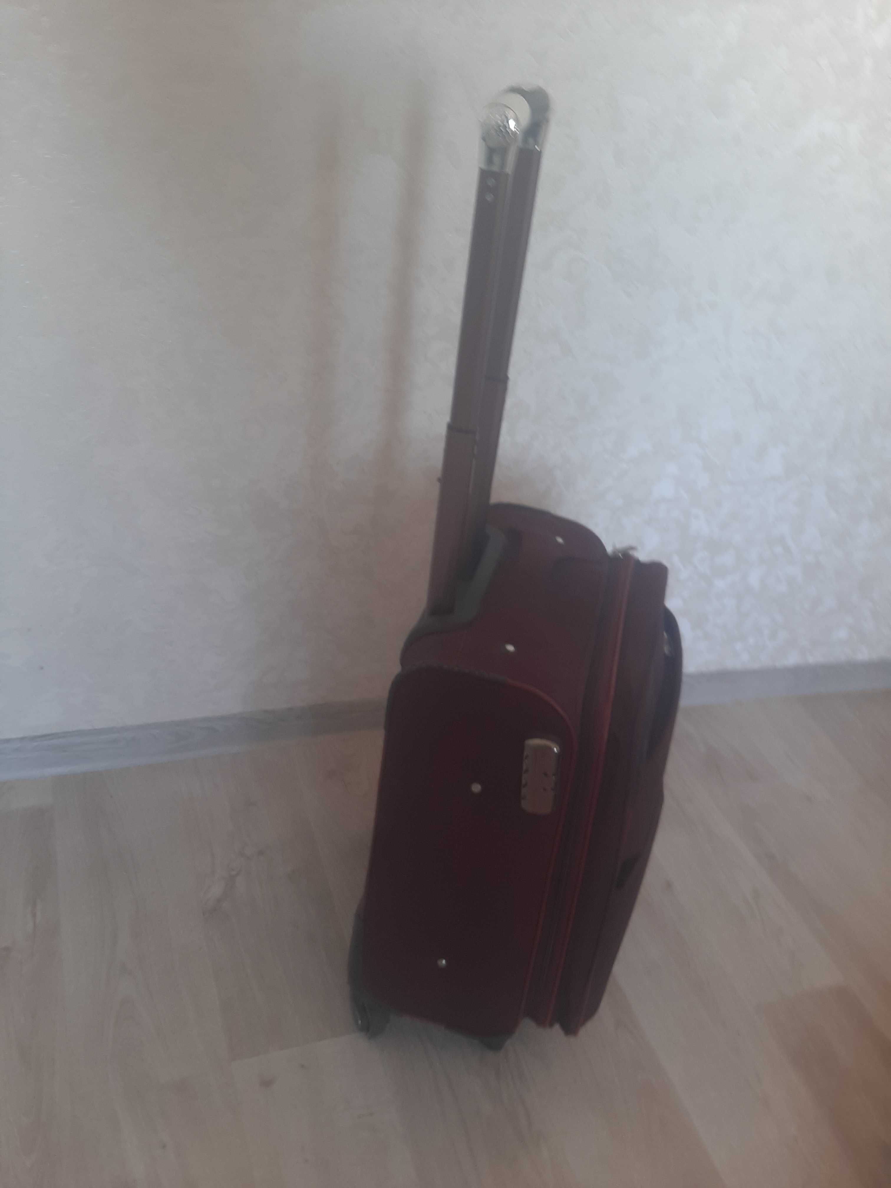 Чемодан хорший и дешевый