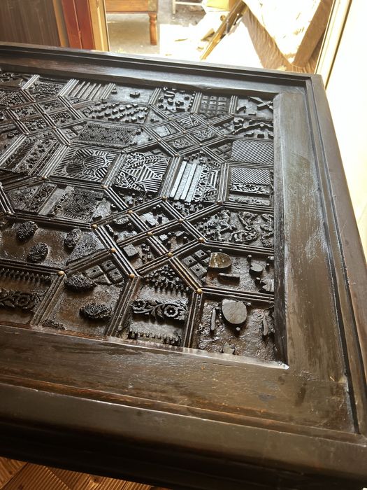 Masa de cafea din lemn de tec sculptata