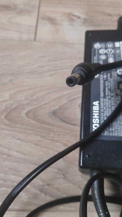 Toshiba 120W 19V 6.32A Зарядно за лаптоп
