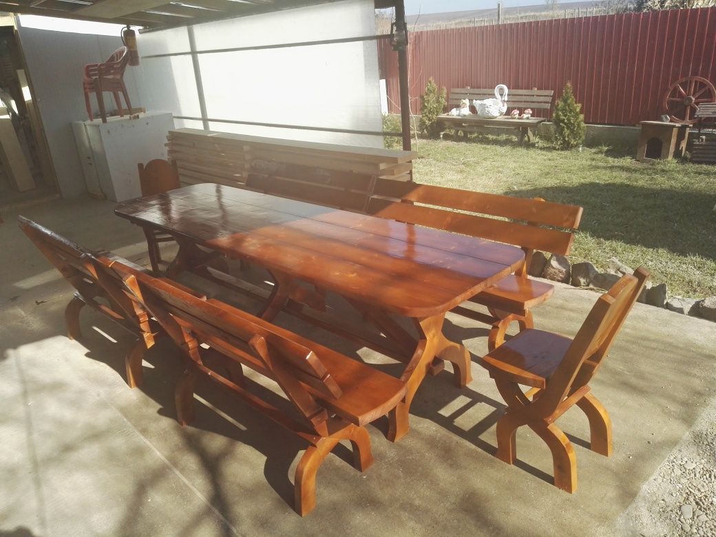 Masa cu scaune si banci din lemn masiv.Mobilier rustic.Set 10/12 pers.