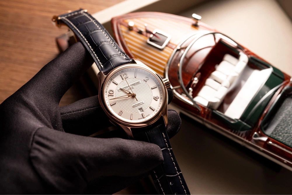 Часовник Frederique Constant 42 CLASSICS RUNABOUT AUTOMATIC