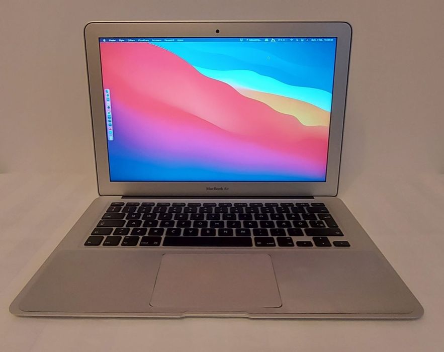 MacBook Air 13 i7 din 2017 - 8GB 256GB SSD - impecabil