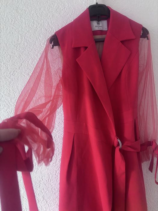 Rochie elegantă roșie cu mâneci din tull – mărimea M