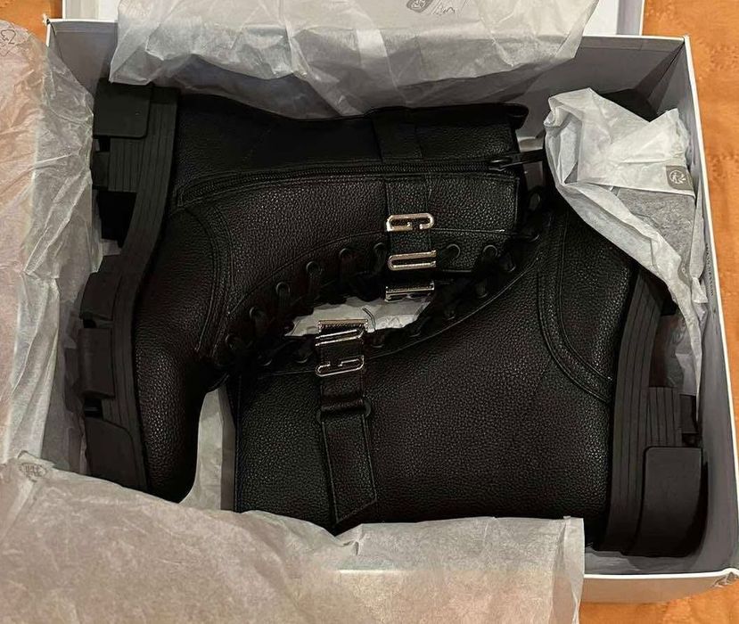 Боти Guess чисто нови