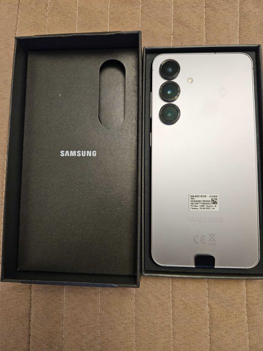 Продавам Самсунг S25 'ЧИСТО НОВ