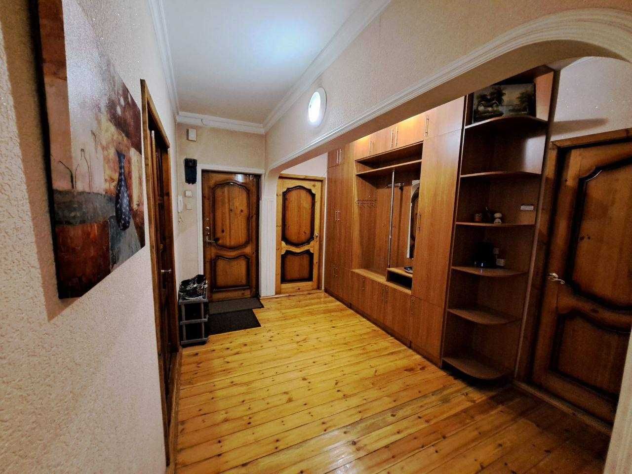 Госпитальный кафе Анор банковский дом 4-комн 4/9 165 м² ремонт меб/тех