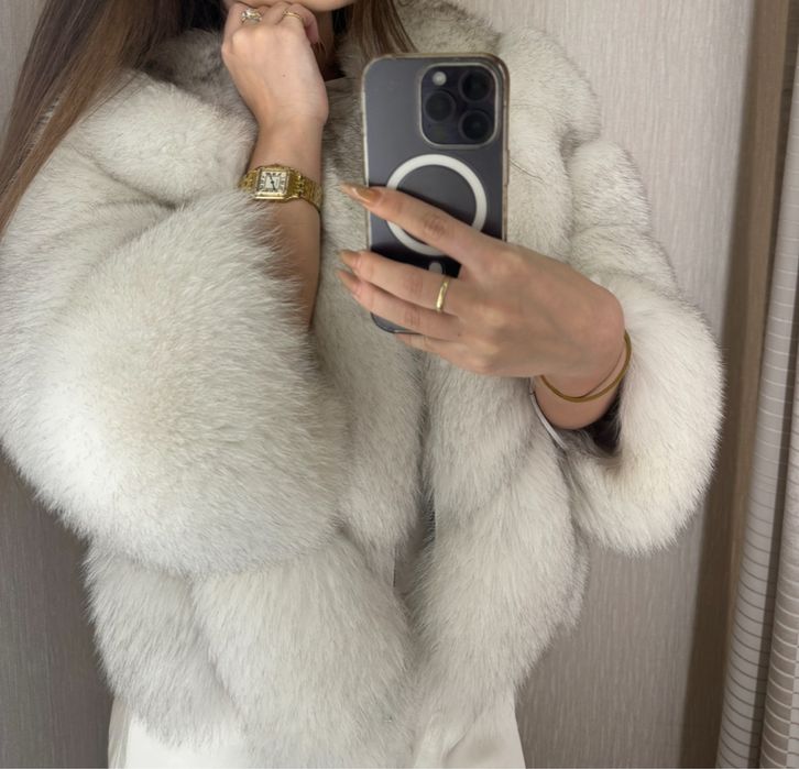 Vând blană naturală albă din vulpe polară extrem de frumoasa