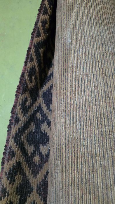 Старые палас и ковёр, большой и поменьше. Цена за всё.