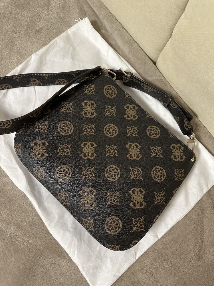 Чанта през рамо guess