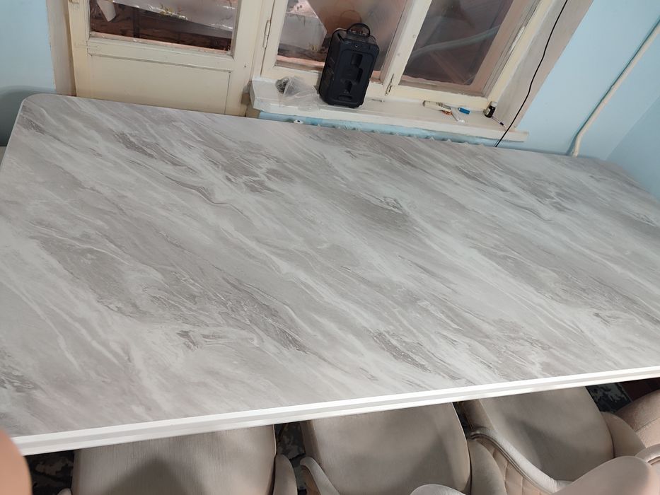 Продам стол новый