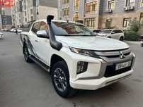 Сдается в аренду Mitsubishi L200 пекап с водителем на любой срок