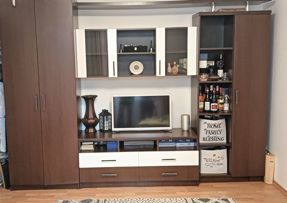 Vând biblioteca  3000/2200