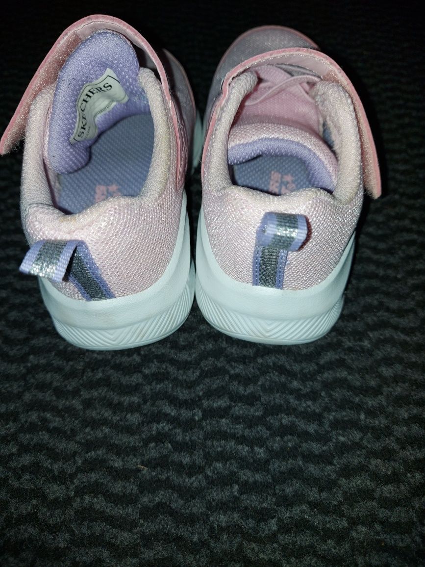 Incaltaminte skechers mărimea 22