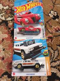 Două mașinuțe Hotwheels 8,50 buc