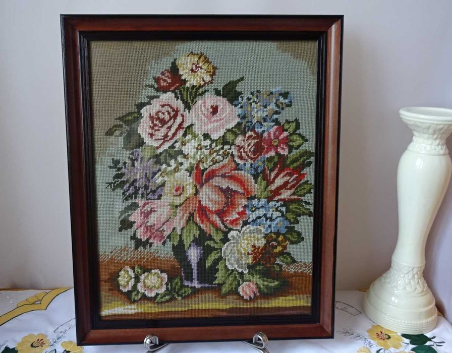 Гоблен- голям, натюрморт,  „Ваза с цветя “, едър бод, със стъкло