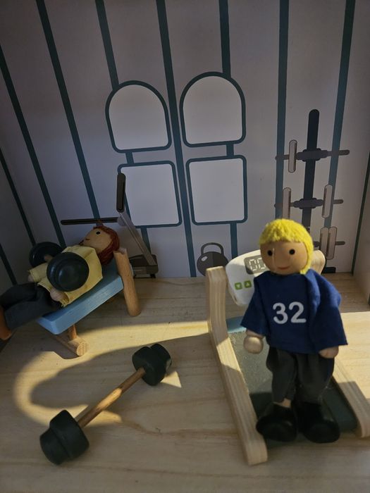 Casuta/camera de sport papusi lemn